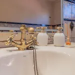 Classic 5 Bdrm Andalucian W Pool & Sea View Apartman *