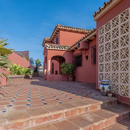 Classic 5 Bdrm Andalucian W Pool & Sea View Apartman