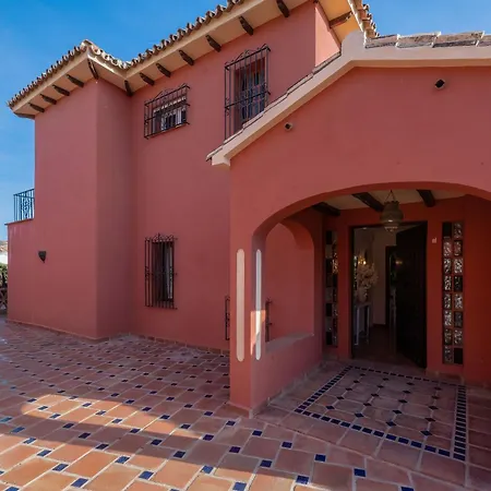 Classic 5 Bdrm Andalucian W Pool & Sea View
