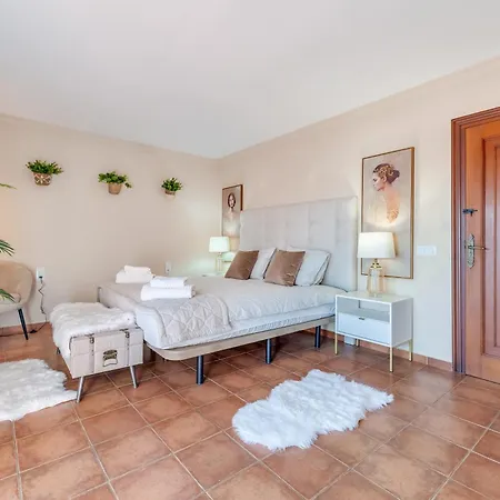 公寓 Classic 5 Bdrm Andalucian W Pool & Sea View