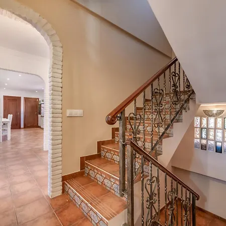 Classic 5 Bdrm Andalucian W Pool&sea View *