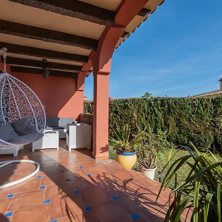 Classic 5 Bdrm Andalucian W Pool & Sea View Apartman