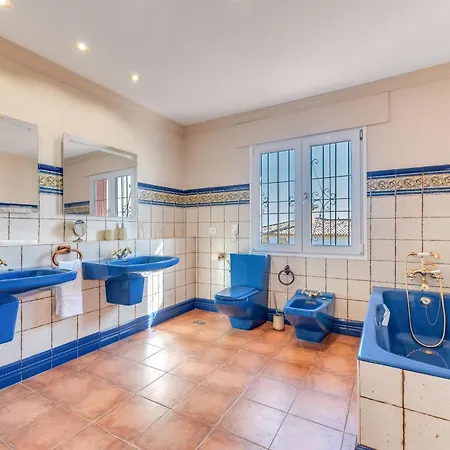 Classic 5 Bdrm Andalucian W Pool&sea View Marbella