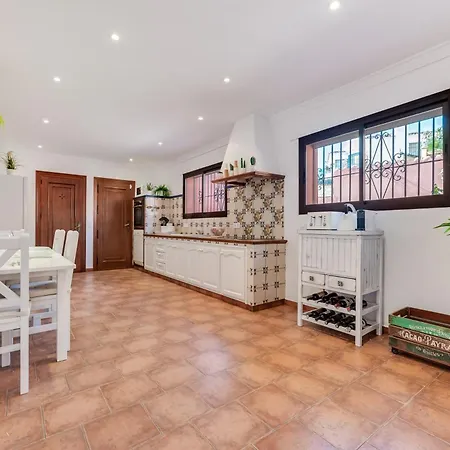 Classic 5 Bdrm Andalucian W Pool & Sea View Appartement