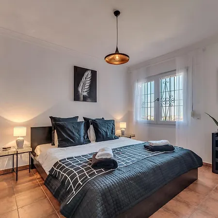 Classic 5 Bdrm Andalucian W Pool&sea View Marbella