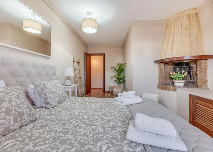 Classic 5 Bdrm Andalucian W Pool & Sea View Apartment