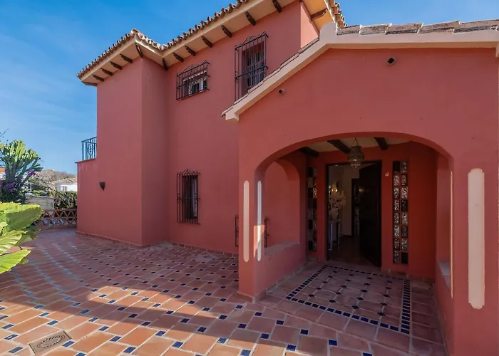 Classic 5 Bdrm Andalucian W Pool & Sea View