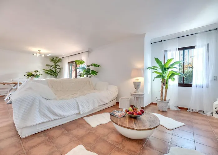 Classic 5 Bdrm Andalucian W Pool & Sea View