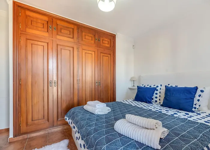 Classic 5 Bdrm Andalucian W Pool & Sea View Apartment Marbella