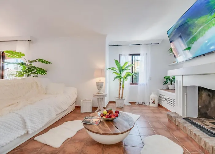 Classic 5 Bdrm Andalucian W Pool & Sea View Marbellac