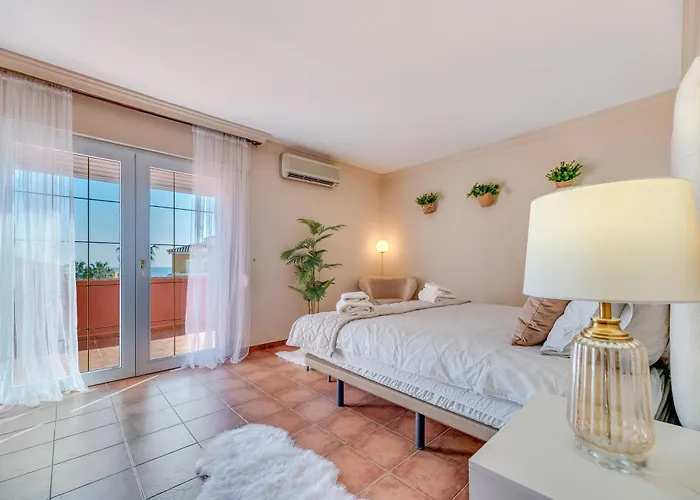 Classic 5 Bdrm Andalucian W Pool & Sea View *