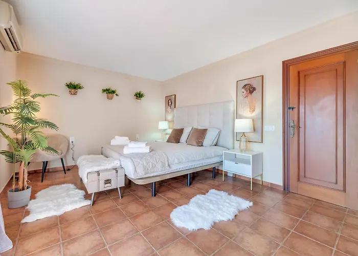 Apartment Classic 5 Bdrm Andalucian W Pool & Sea View