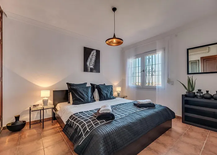 Classic 5 Bdrm Andalucian W Pool & Sea View Marbellac