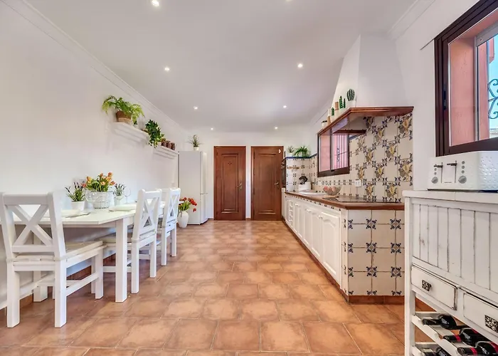 Apartment Classic 5 Bdrm Andalucian W Pool & Sea View