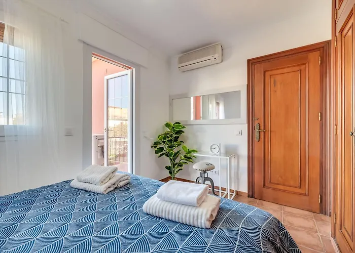 Classic 5 Bdrm Andalucian W Pool & Sea View Apartment Marbella