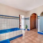 Classic 5 Bdrm Andalucian W Pool & Sea View * Μαρμπέλλα