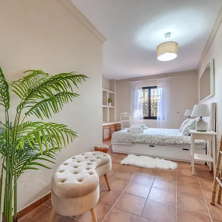 Classic 5 Bdrm Andalucian W Pool & Sea View *