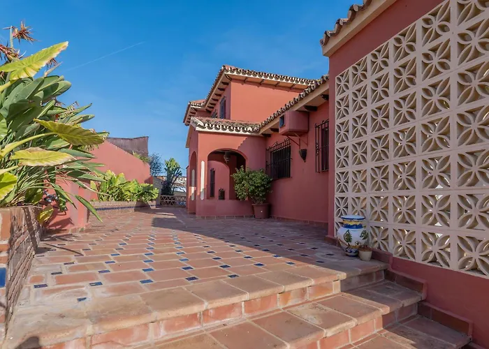 Classic 5 Bdrm Andalucian W Pool & Sea View Apartament